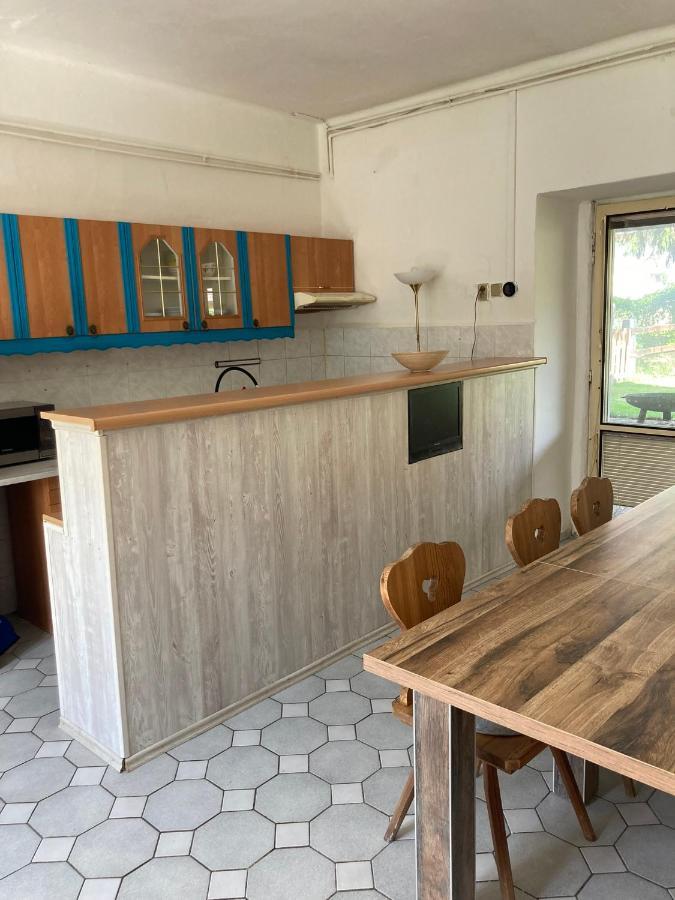 Prijemny Apartman Se Zahradou Ostresany Εξωτερικό φωτογραφία