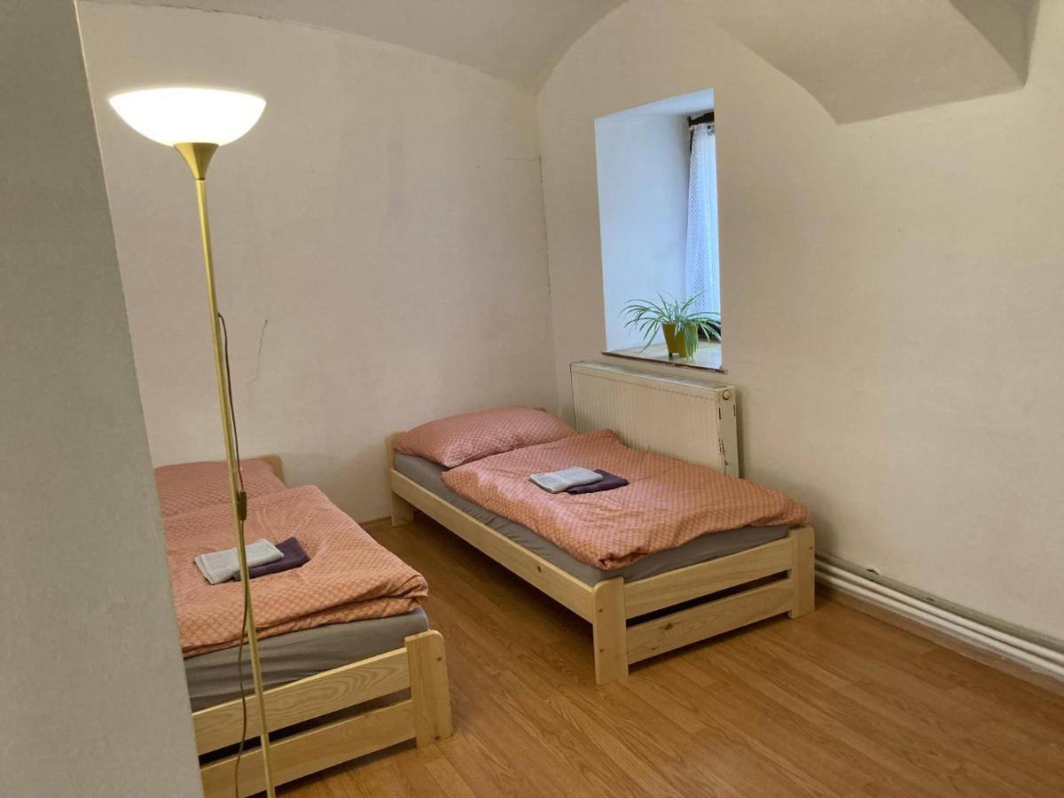 Prijemny Apartman Se Zahradou Ostresany Εξωτερικό φωτογραφία